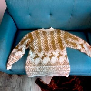 Women’s soft holiday sweater